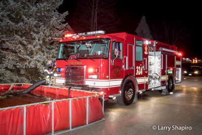 house fire at 45 Gentry Drive in Hawthorn Woods IL 12-18-17 Lake Zurich Fire Department