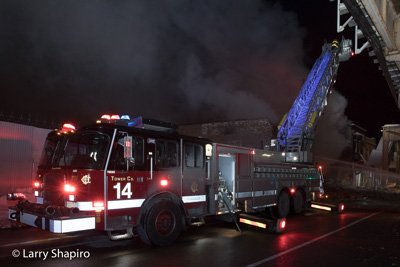 Chicago Fire Department 2-11 Alarm fire at 4947 W Lake Street 2-12-18 Larry Shapiro photographer shapirophotography.net #larryshapiro Chicago FD Tower Ladder 14 E-ONE Cyclone II HP100 blue ladder lights